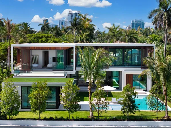 2700 Sunset Dr, Miami Beach, FL 33140