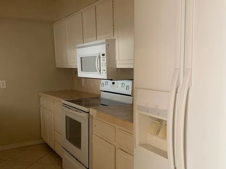 700 Sunset Dr — Photo 4