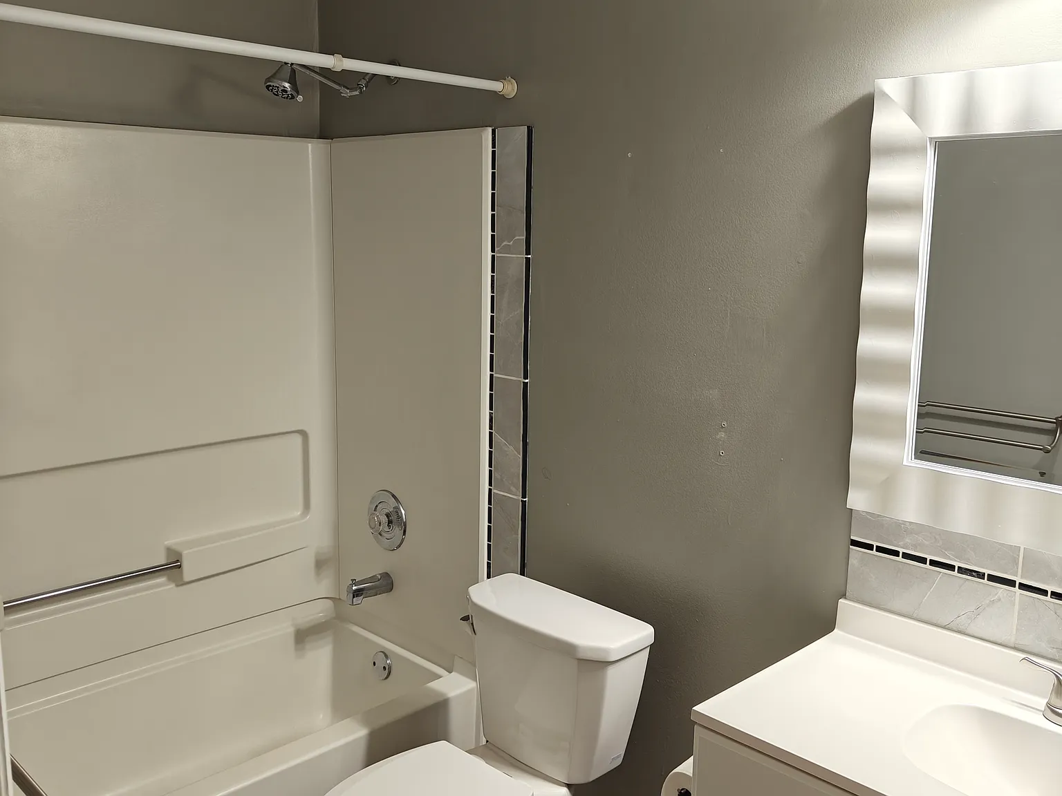 3 bed, 1800 sqft, $2,000 — Photo 2