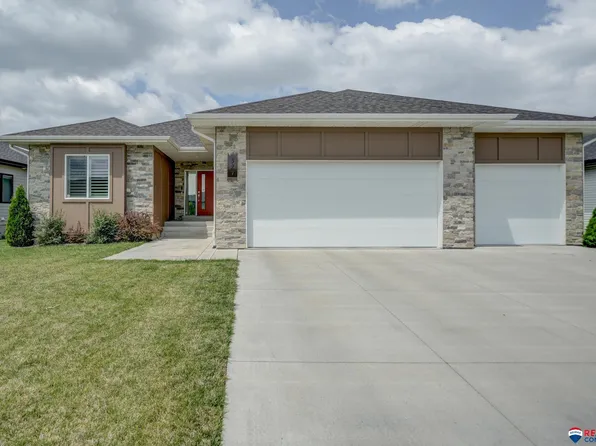521 N 105th St, Lincoln, NE 68527