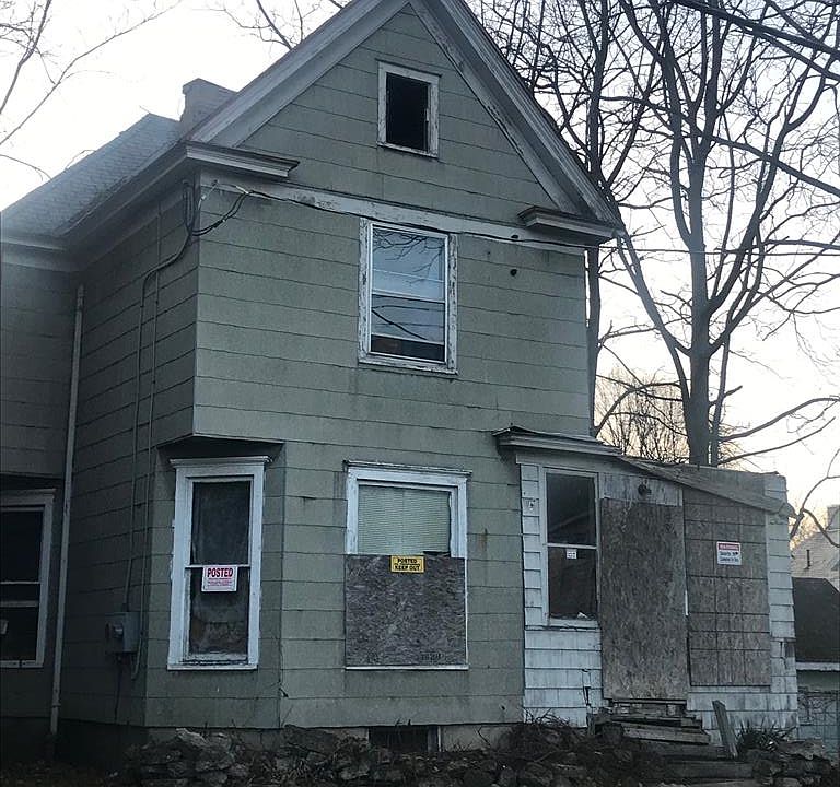 1st image of 360 Wallace Pl