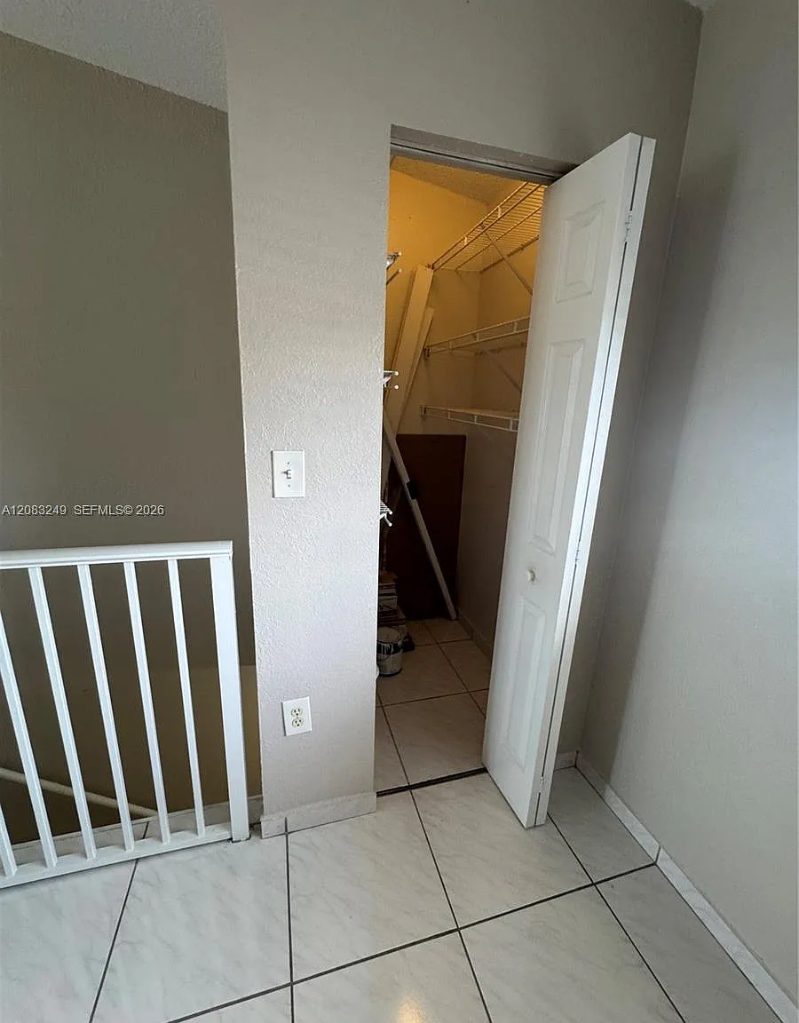El Prado Xvi Condo — Photo 4