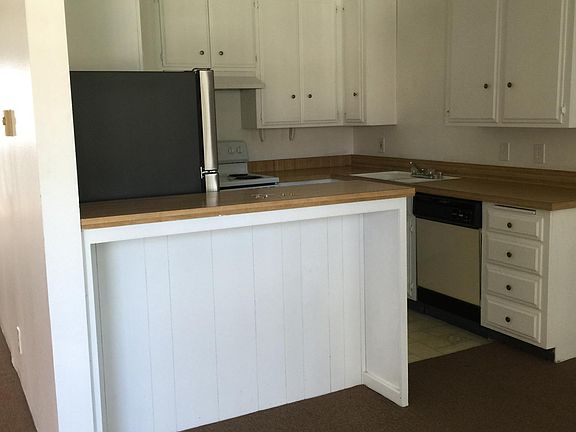 2nd image of 1929 Emerald St APT 5
