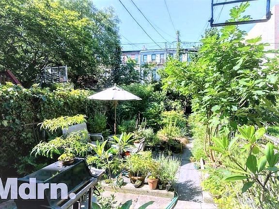 2nd image of 464 11th St APT 1