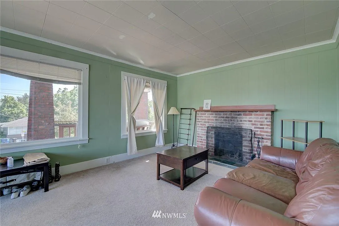 420 NE 43rd St — Photo 3