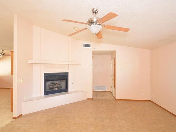 4th image of 2927 Hagen Ave