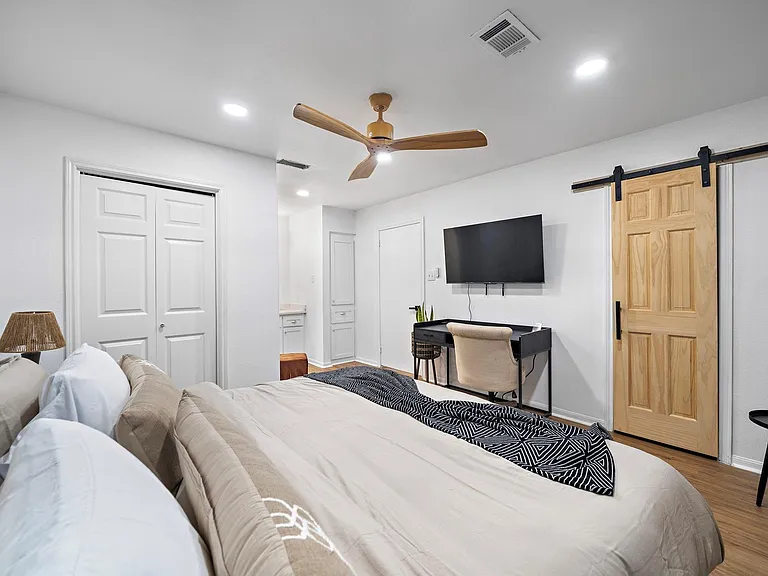 610 Acapulco Village Dr — Photo 3