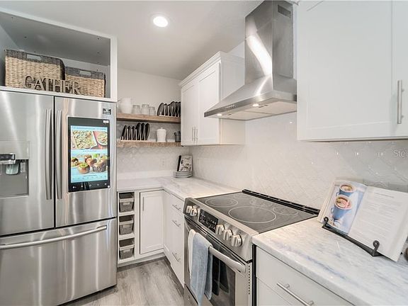 3rd image of 2705 Crestfield Dr