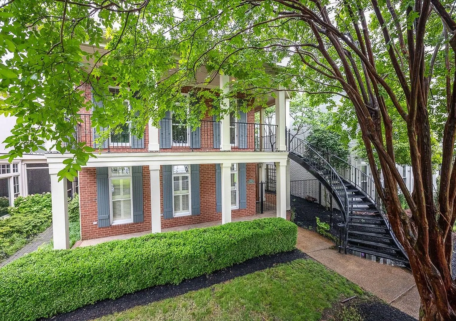 Gorgeous Riverfront home in Harbor Town — Photo 1