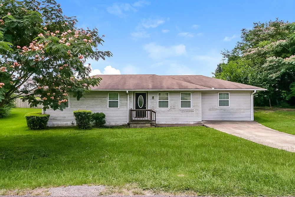 3 bed, 2.0 bath, 1344 sqft, $1,555 — Photo 1