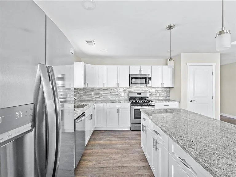 449 Fox Meadows St — Photo 4