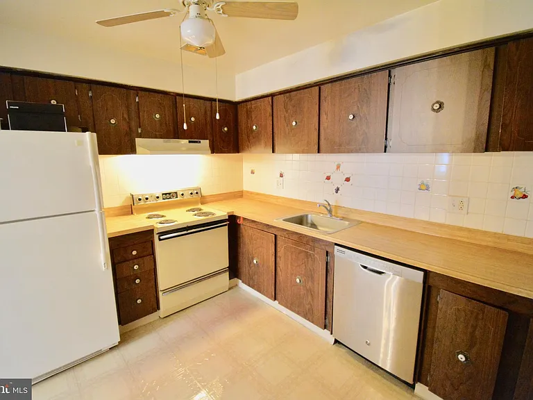 4000 Gypsy Ln #214 — Photo 8