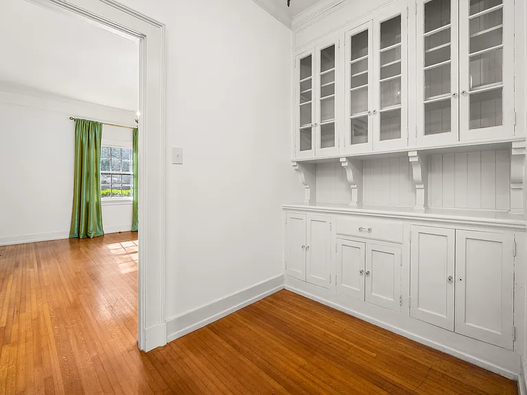 Butler's pantry off kitchen and dining room