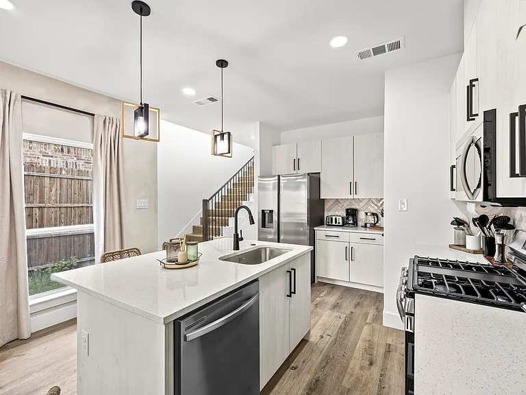 5702 Riverside Dr — Photo 13