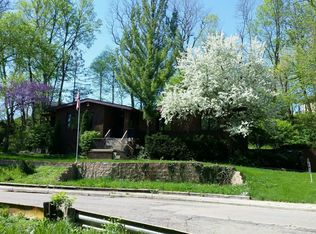 25 Center Pl, Peru, IL 61354