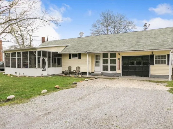 33 Astor Avenue, Brookhaven, NY 11719