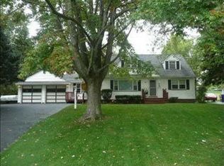 49 Sunnyside Ln, North Chili, NY 14514