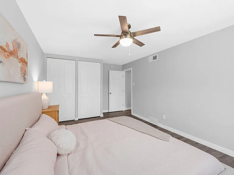 7201-05 Gravois Apartments — Photo 7