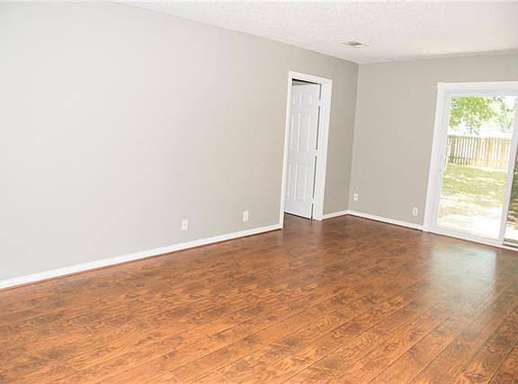 5th image of 2502 Lakehurst Dr