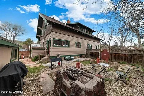 Building Photo - 621 W Cherry Ave #B