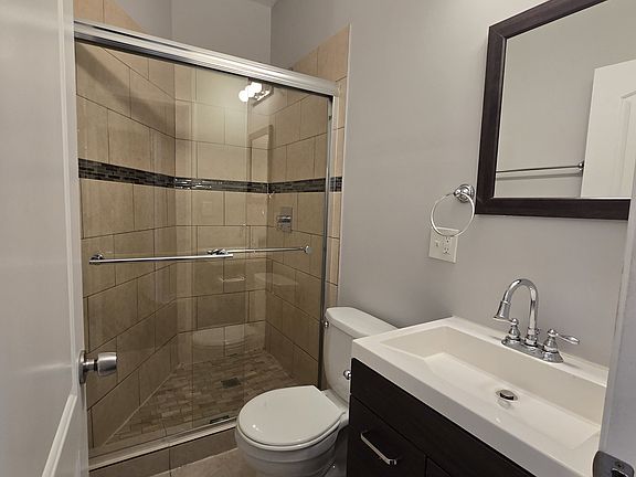 5th image of 2414 W Fullerton Ave #2