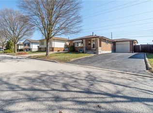 60 Lysanda Ave, London, ON N5Z 4L3
