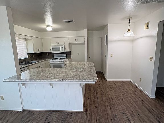 5th image of 700-710 E Tulare Ave #700