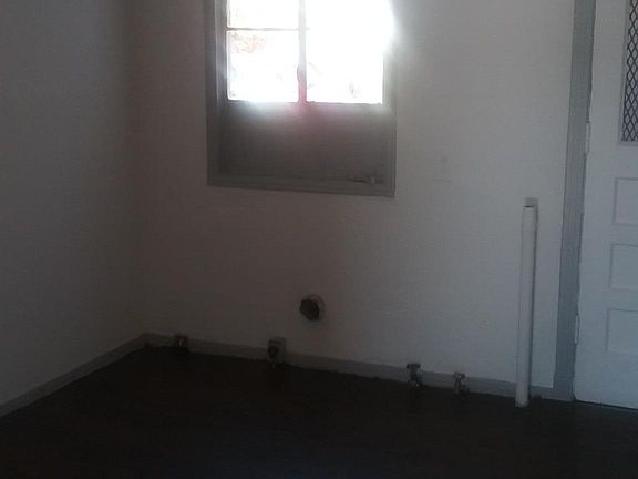 3rd image of 3610 Ninock St