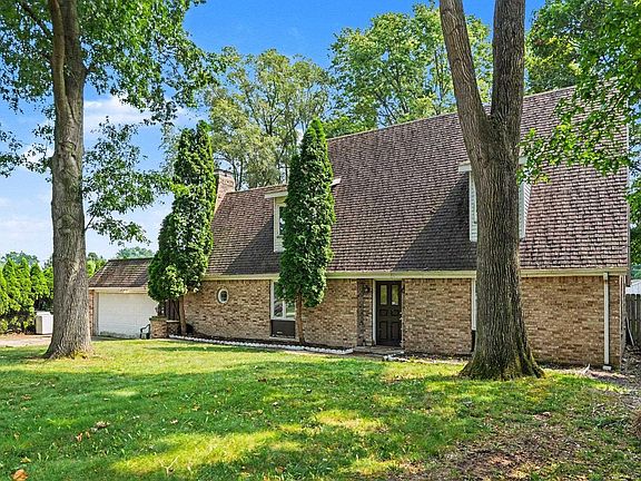 3rd image of 59630 Longbow Dr