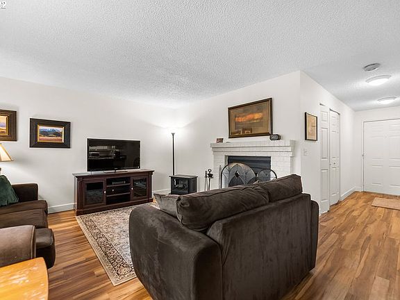 3rd image of 813 NW 132nd St APT A