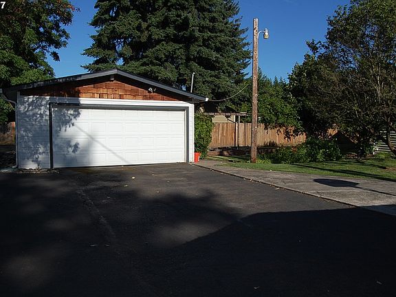5th image of 10705 NE 84th St