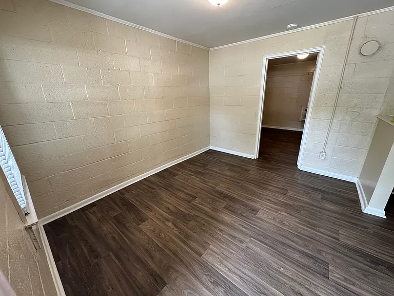 Gurley Flats — Photo 17