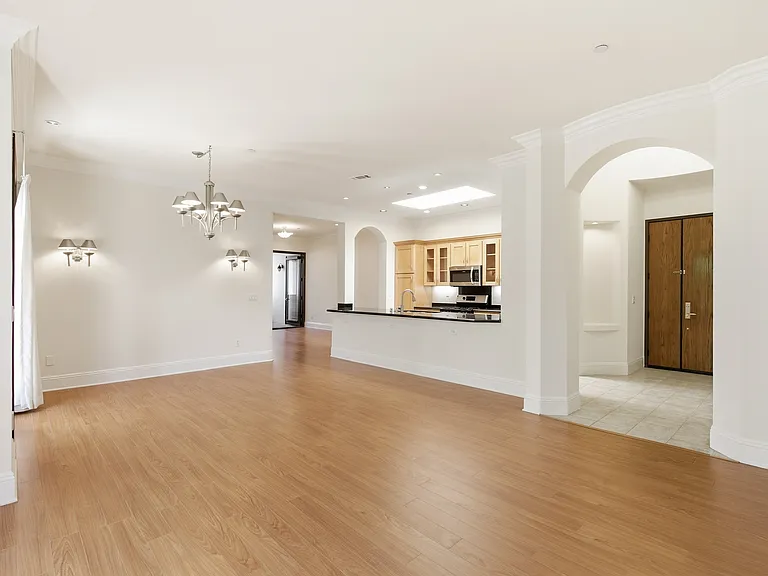 10305 Almayo Ave #404 — Photo 14