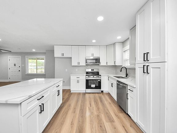 4th image of 5651 McCormick St