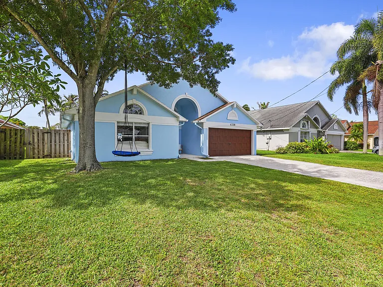 6238 Pompano St — Photo 2