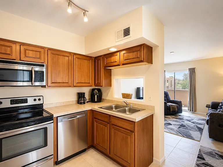 1810 E Blacklidge Dr #514 — Photo 9