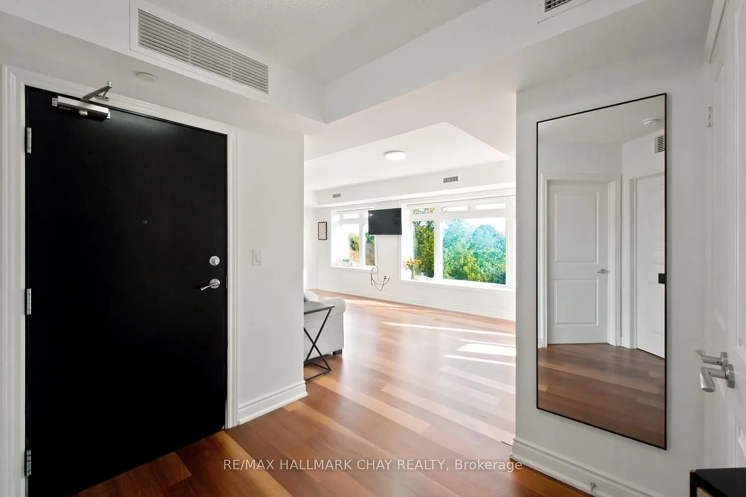 1 bed, $2,300 — Photo 2