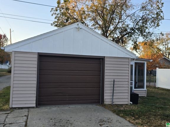 2nd image of 900 Pacquette Ave