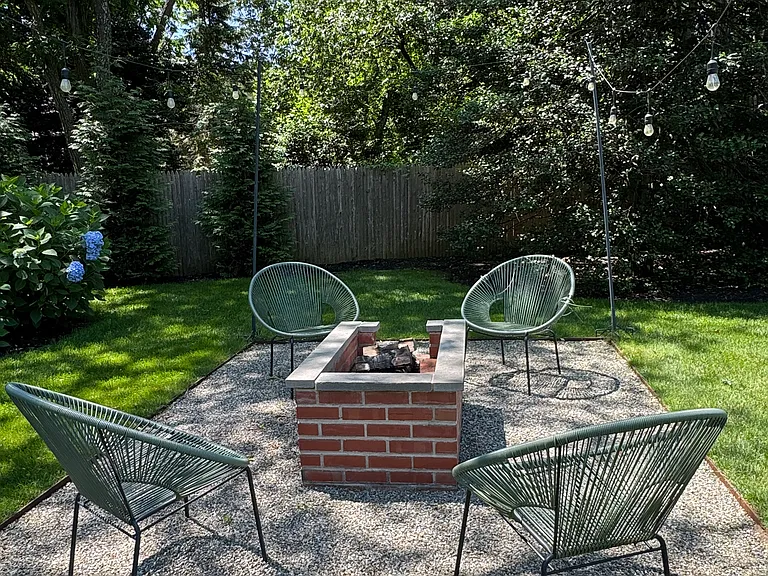 870 Noyack Rd — Photo 4