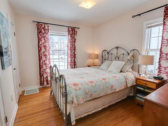 4th image of 3043 McKinley St NE