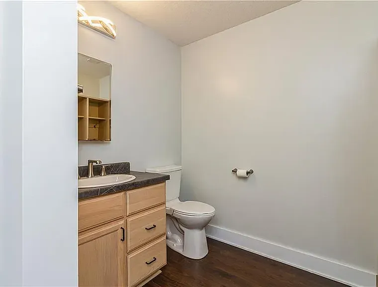 500 W 18th Pl — Photo 14
