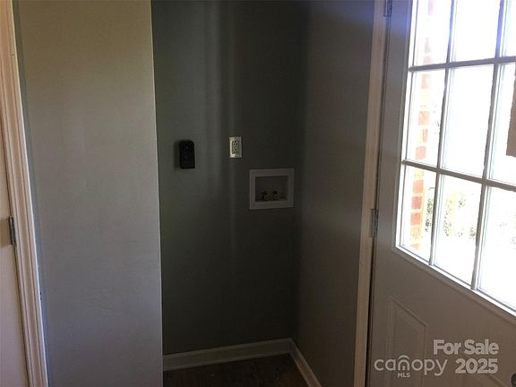 5th image of 1017 Vancouver Ln