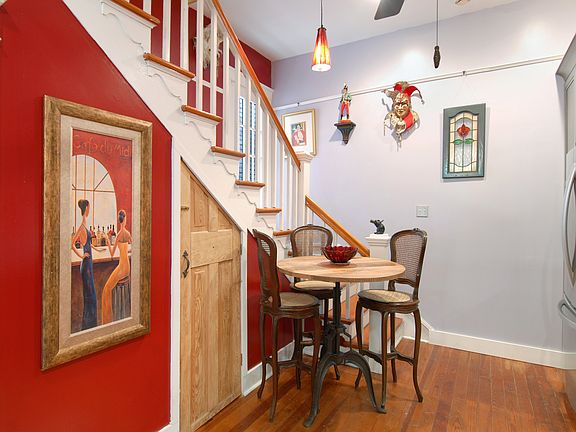 5th image of 2009 Burgundy St
