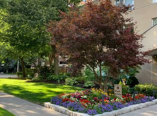 4 Park Vis Unit 1403, Toronto, ON M4B 3M8