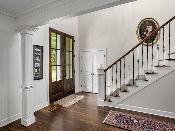 3rd image of 529 Riverbend Pl
