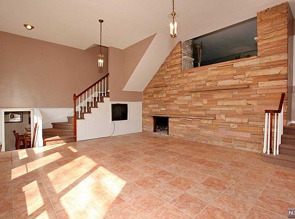 3rd image of 86 Norman Dr