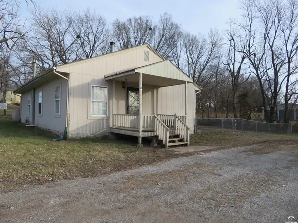 411 W Lake St, Mc Louth, KS 66054