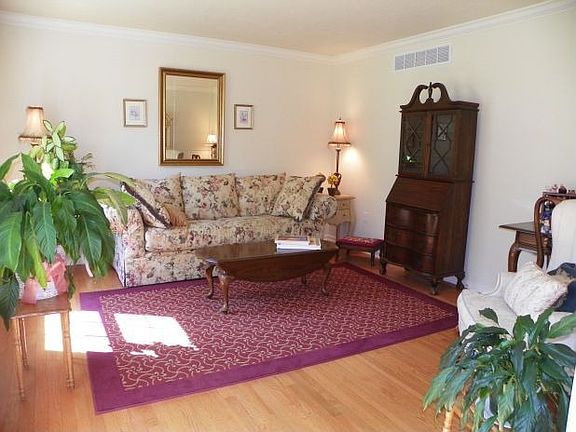 3rd image of 1004 Southway Dr