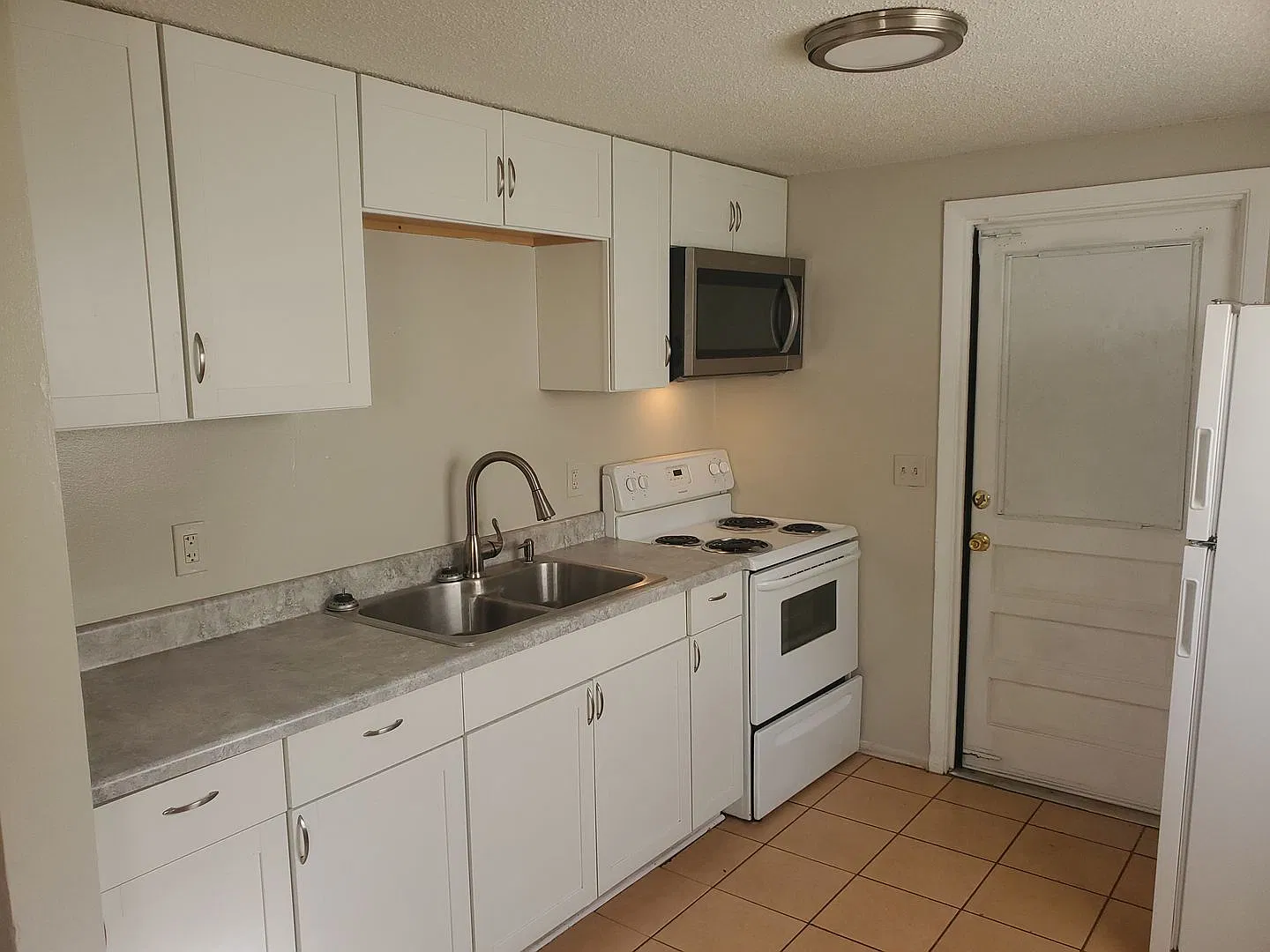 1522 E Eskimo Ave A-B — Photo 2