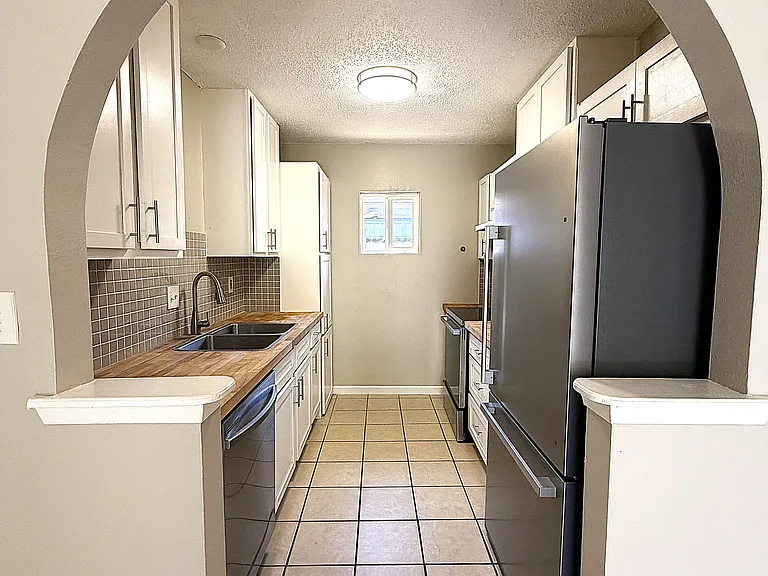 2105 Coach Dr — Photo 8